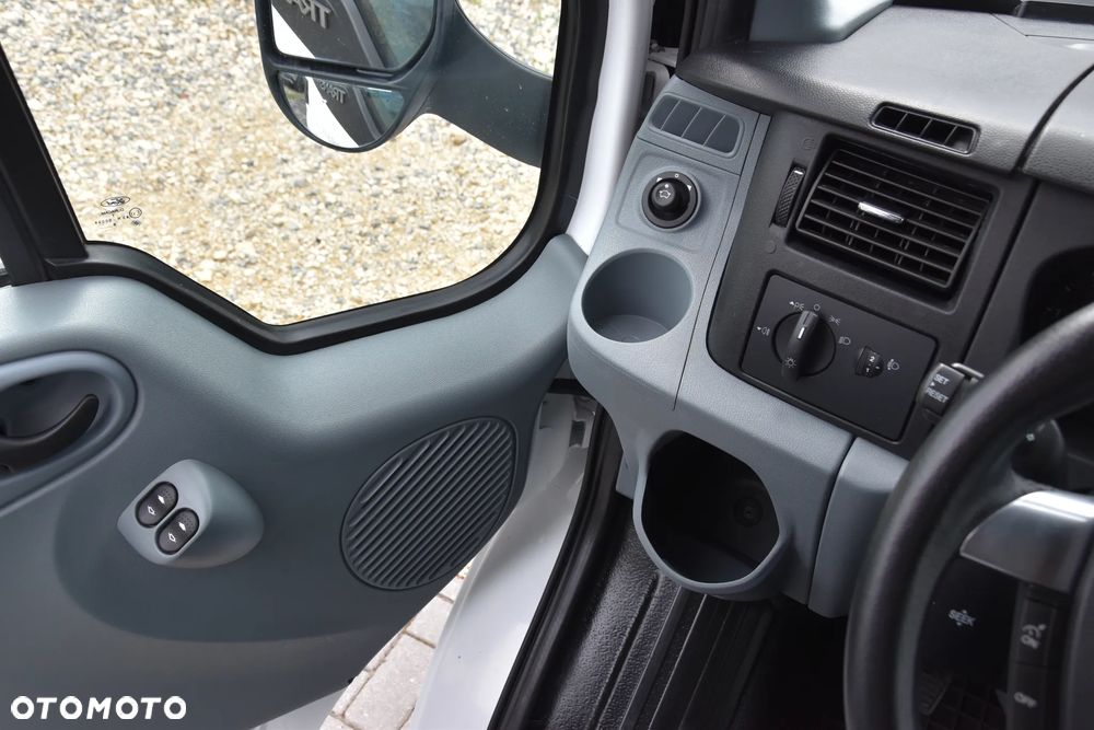 Ford Transit Challenger Genesis 32 - 16