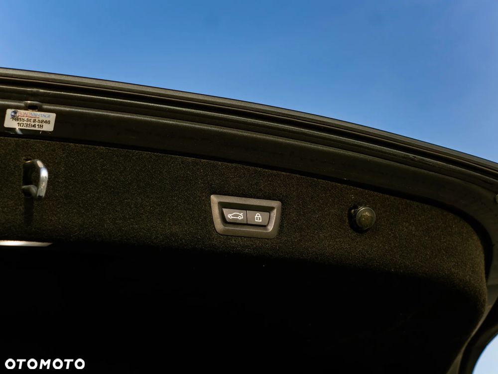 BMW Seria 7 740Li - 27