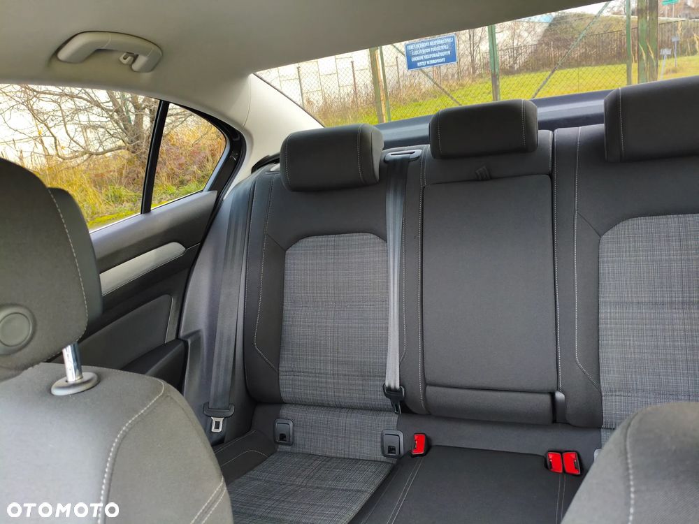 Volkswagen Passat 1.5 TSI EVO Business - 29