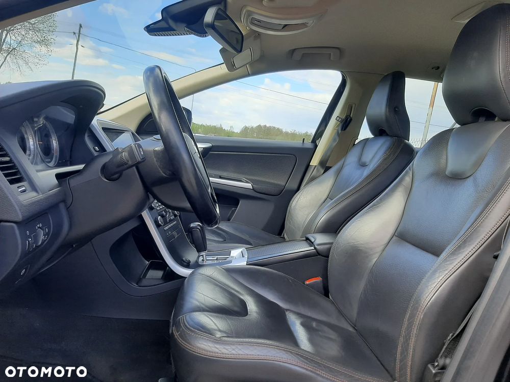 Volvo XC 60 D5 AWD Momentum - 17