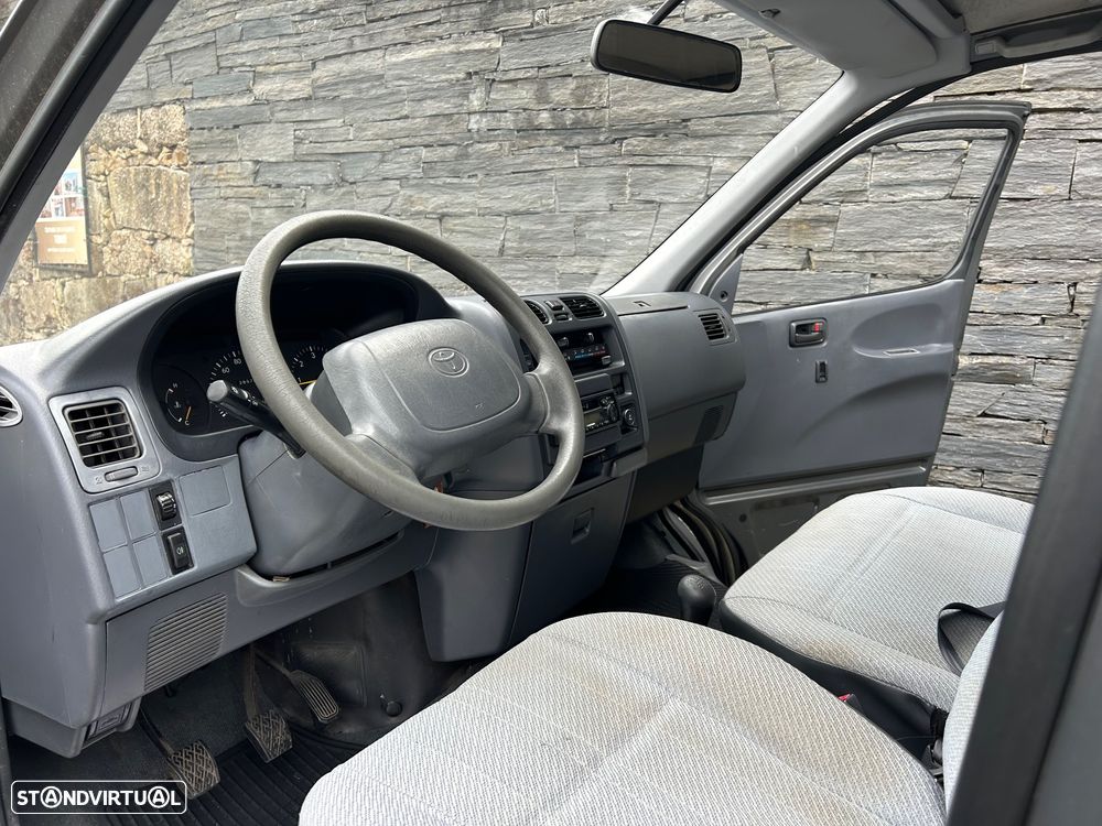 Toyota HiAce 2.4 D LXH12LB - 9