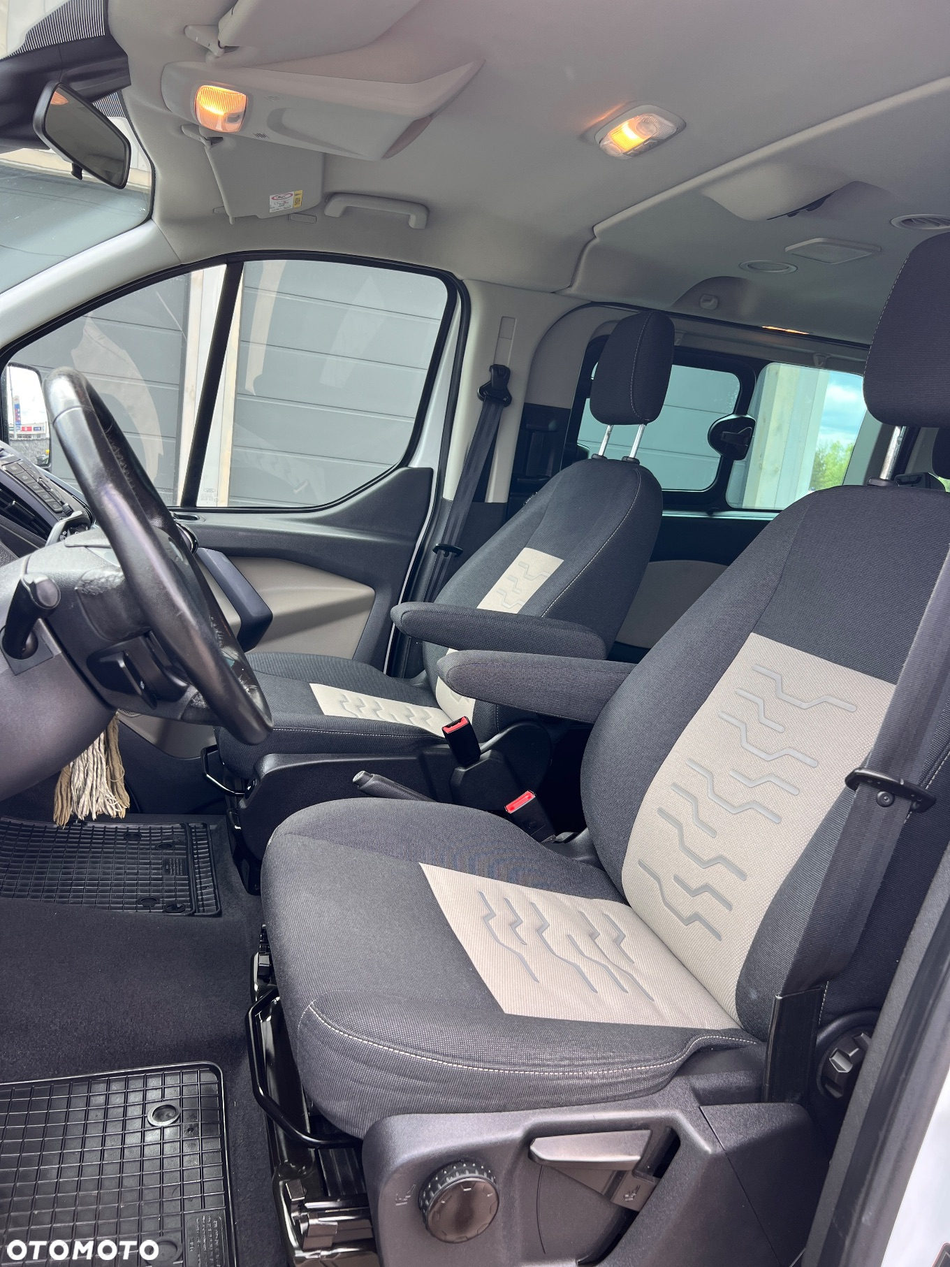 Ford Tourneo Custom 2.0 EcoBlue L1 Titanium - 11