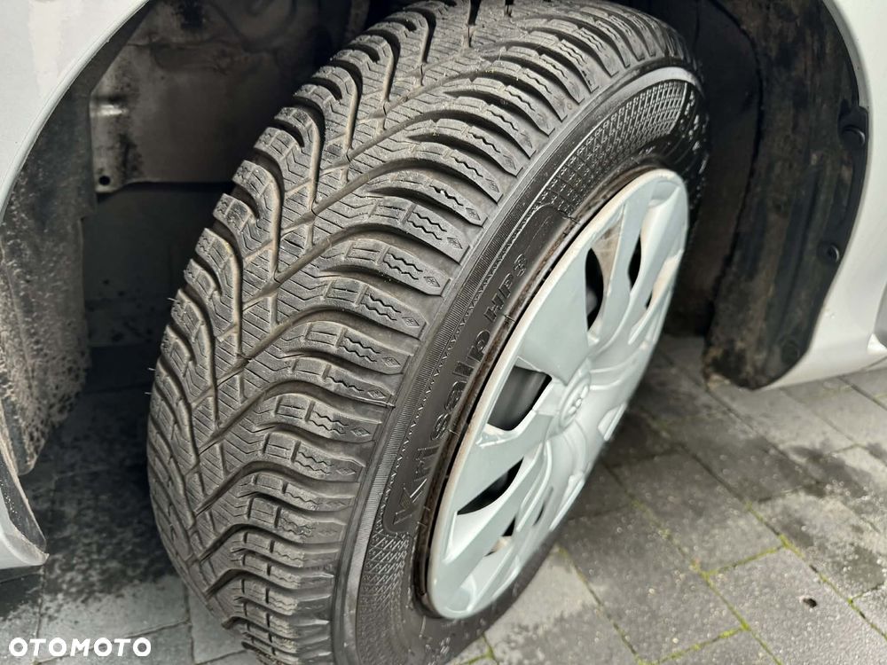 Toyota Yaris 1.33 Premium - 12