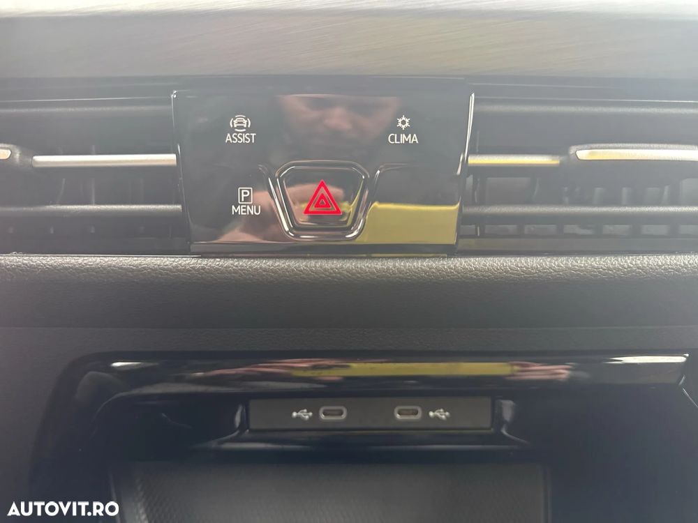 Volkswagen Golf 1.5 TSI ACT Style - 27