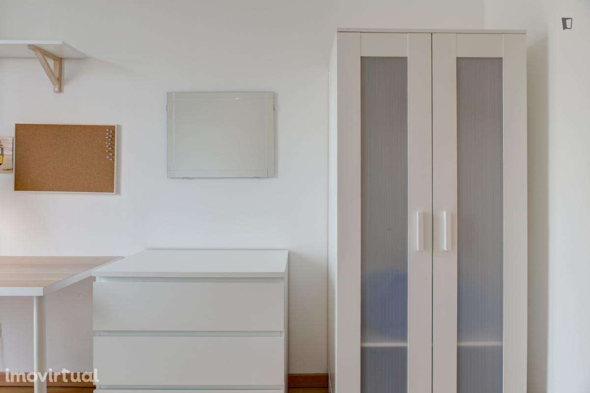 Quarto - localizado em Penha de França Lisbon - Grande imagem: 2/20