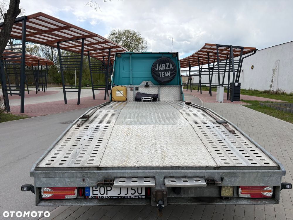 Mercedes-Benz Sprinter - 24