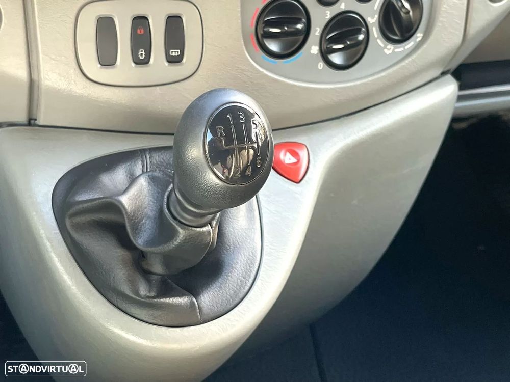 Opel vivaro 2.0d c/frio de conservaÇÃo - 17