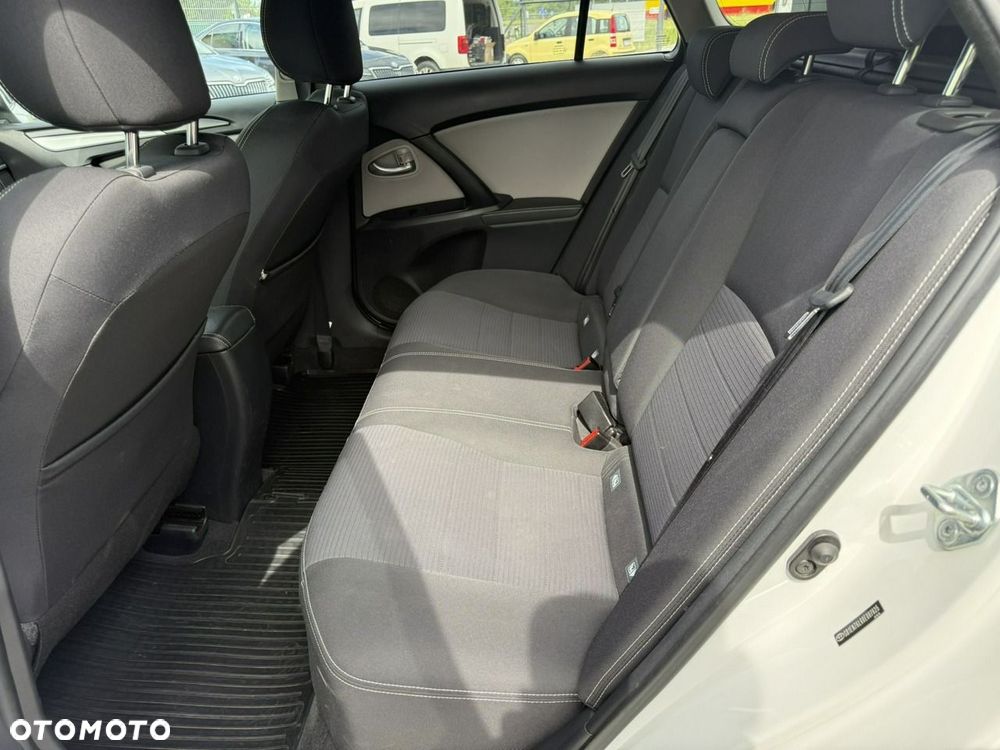Toyota Avensis 1.6 D-4D Premium - 12