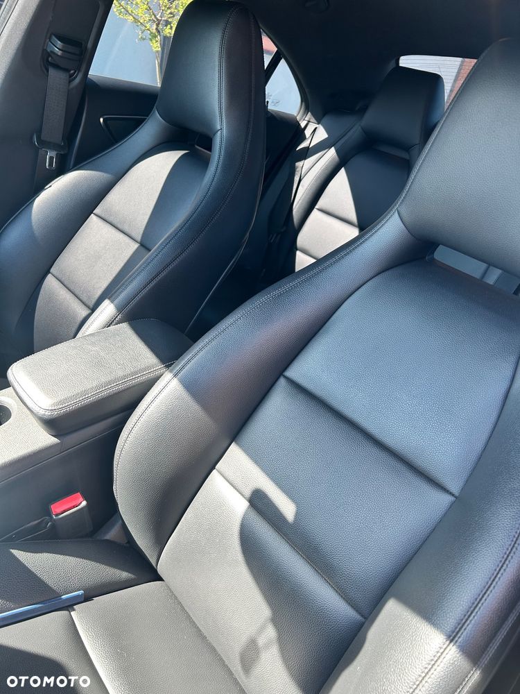 Mercedes-Benz CLA - 4