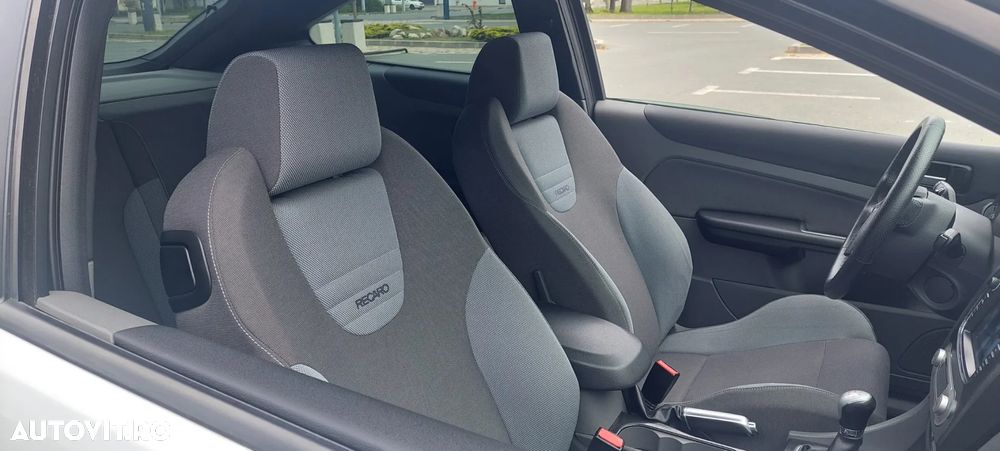 Ford Focus 2.5 ST Rally - 18