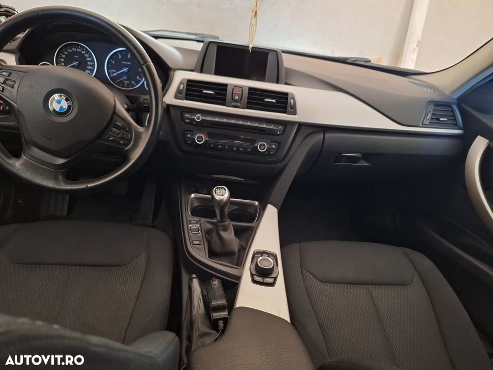BMW Seria 3 320d Touring xDrive - 6
