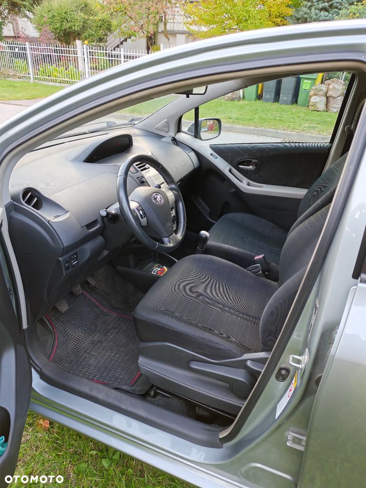 Toyota Yaris - 8