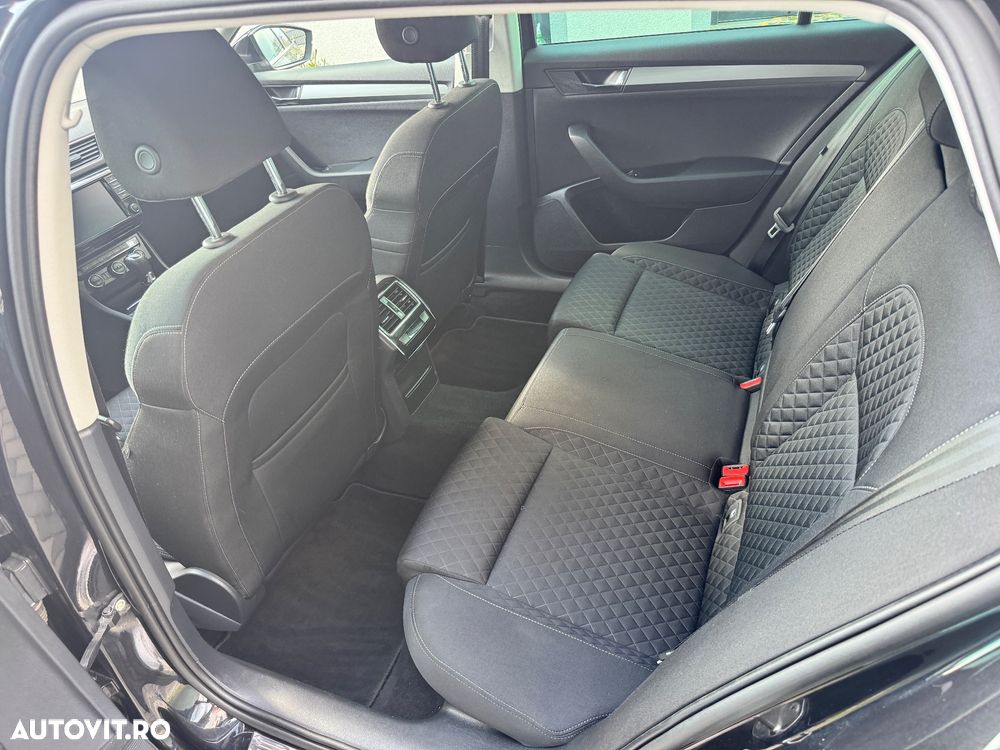 Skoda Superb 2.0 TDI DSG Style - 8