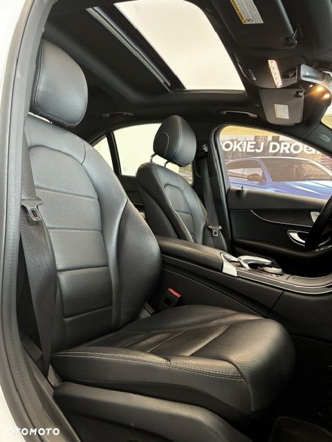 Mercedes-Benz Klasa C 300 4Matic 9G-TRONIC AMG Line - 18