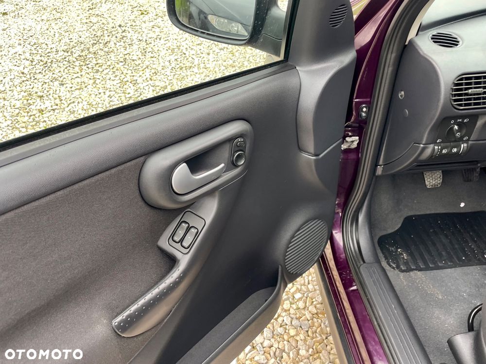Opel Corsa - 25