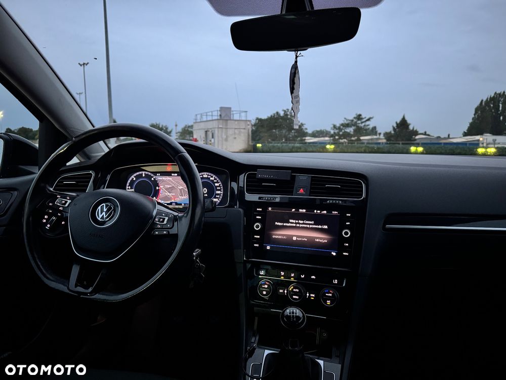 Volkswagen Golf - 18