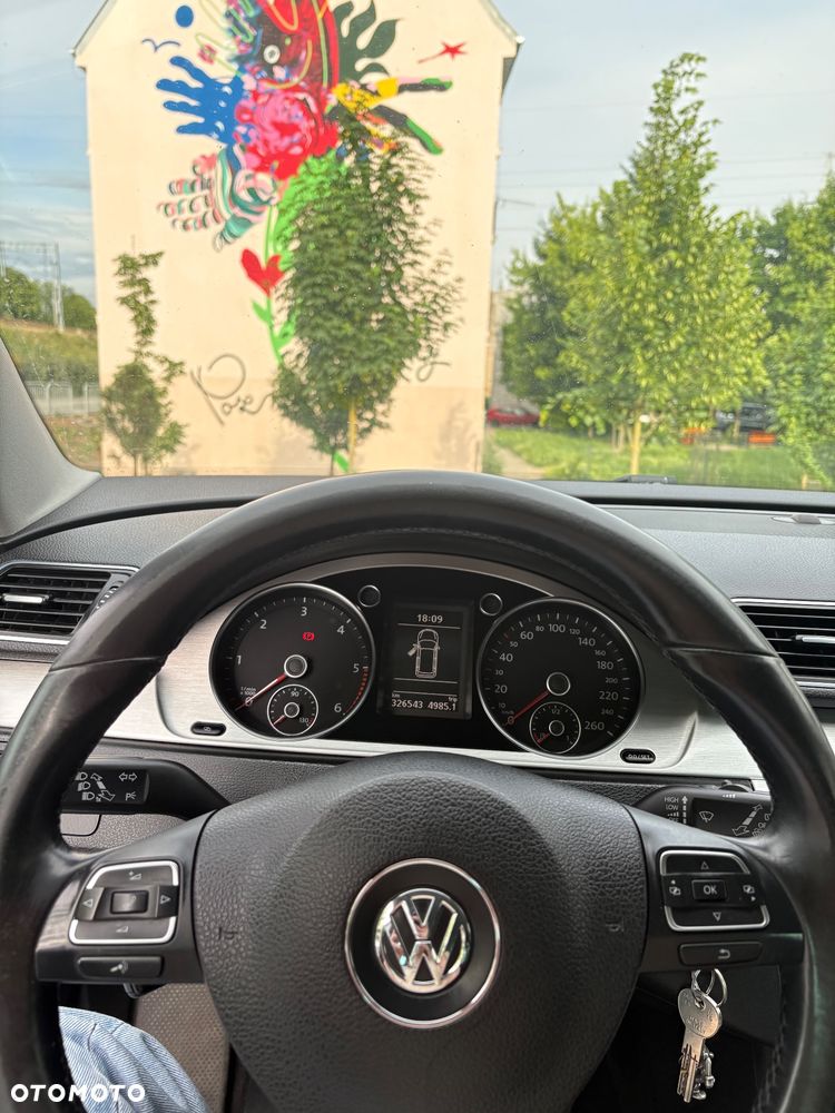 Volkswagen Passat 2.0 TDI Highline - 9