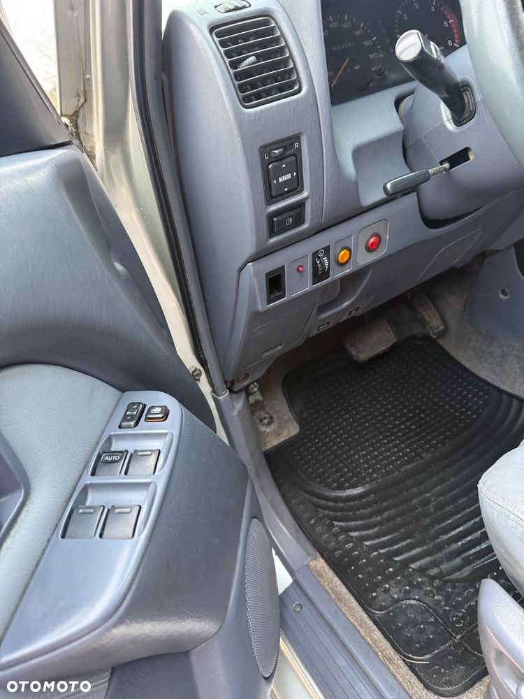 Toyota Land Cruiser - 12