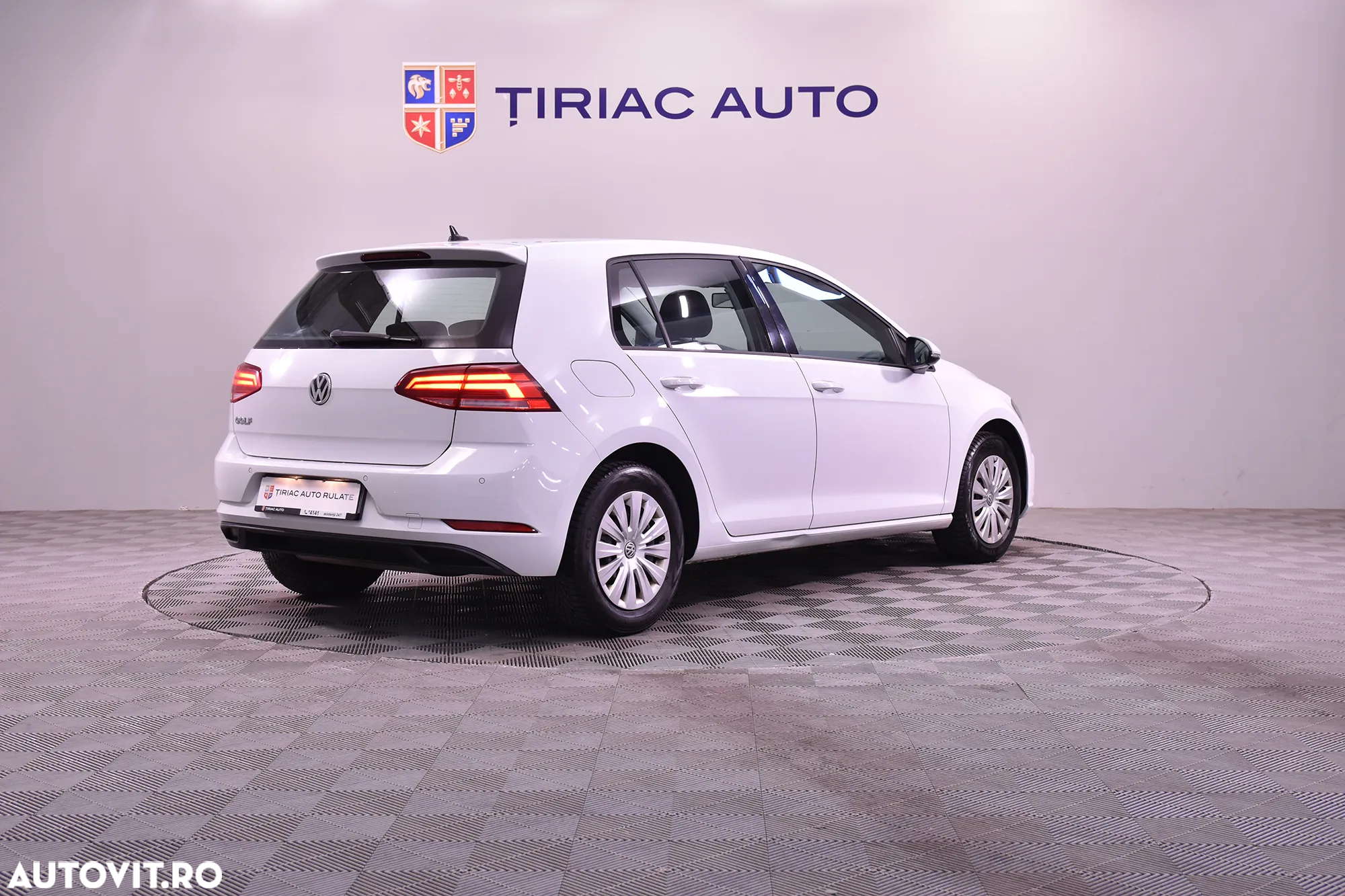 Volkswagen Golf - 5