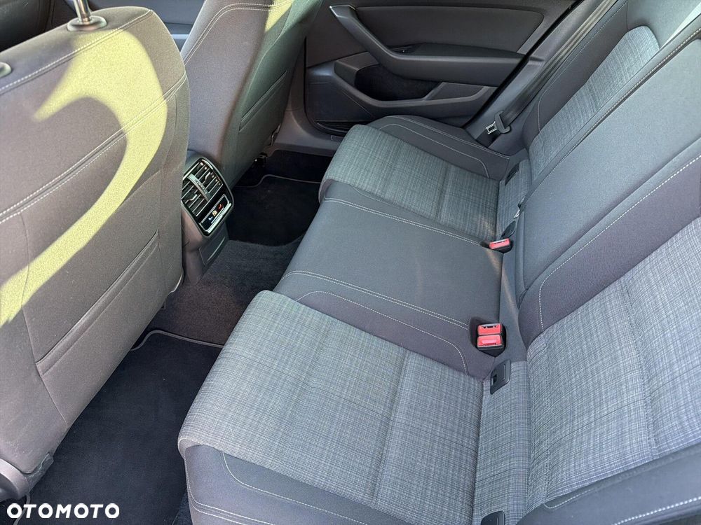 Volkswagen Passat - 39