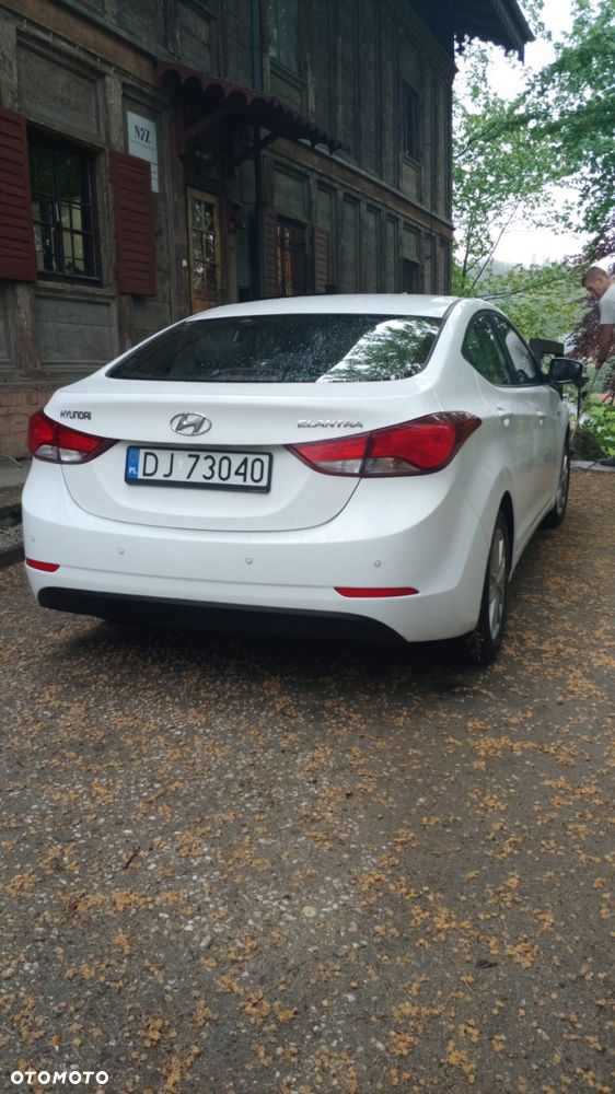 Hyundai Elantra - 3