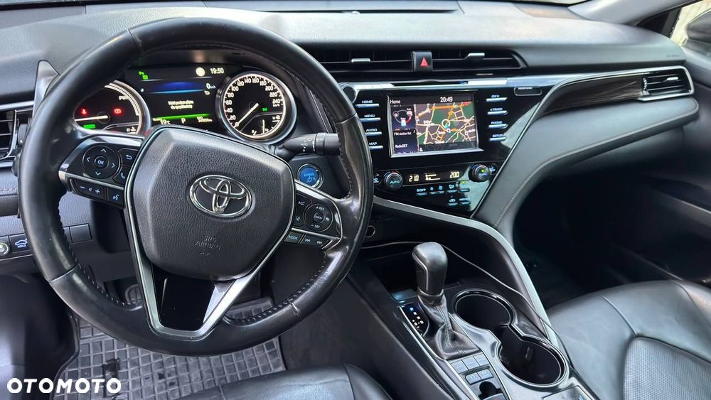 Toyota Camry Luxury - 10