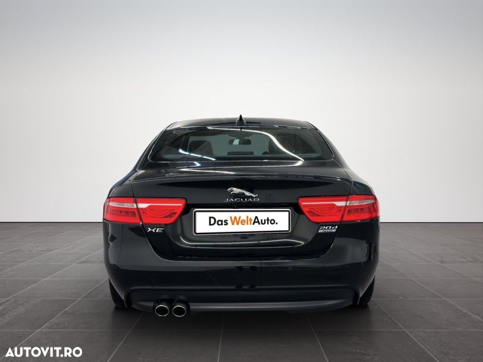 Jaguar XE 2.0 AWD R-Sport - 5