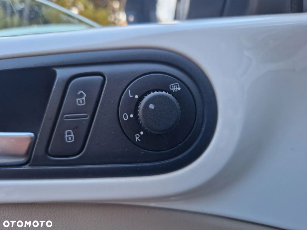 Volkswagen Beetle The 1.6 TDI DPF DSG - 11