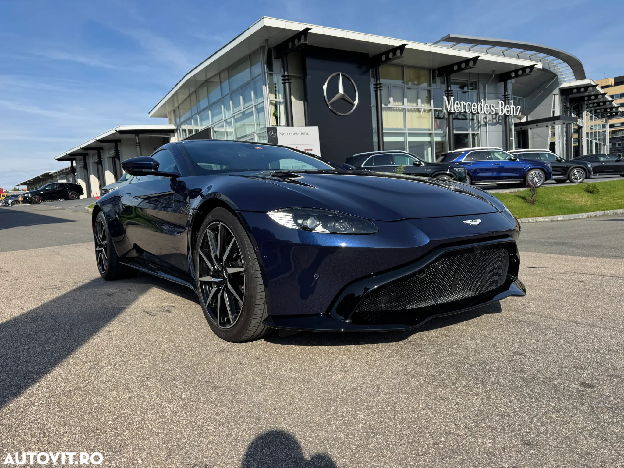 Aston Martin V8 Vantage - 11