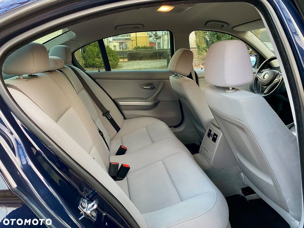 BMW Seria 3 320d - 25