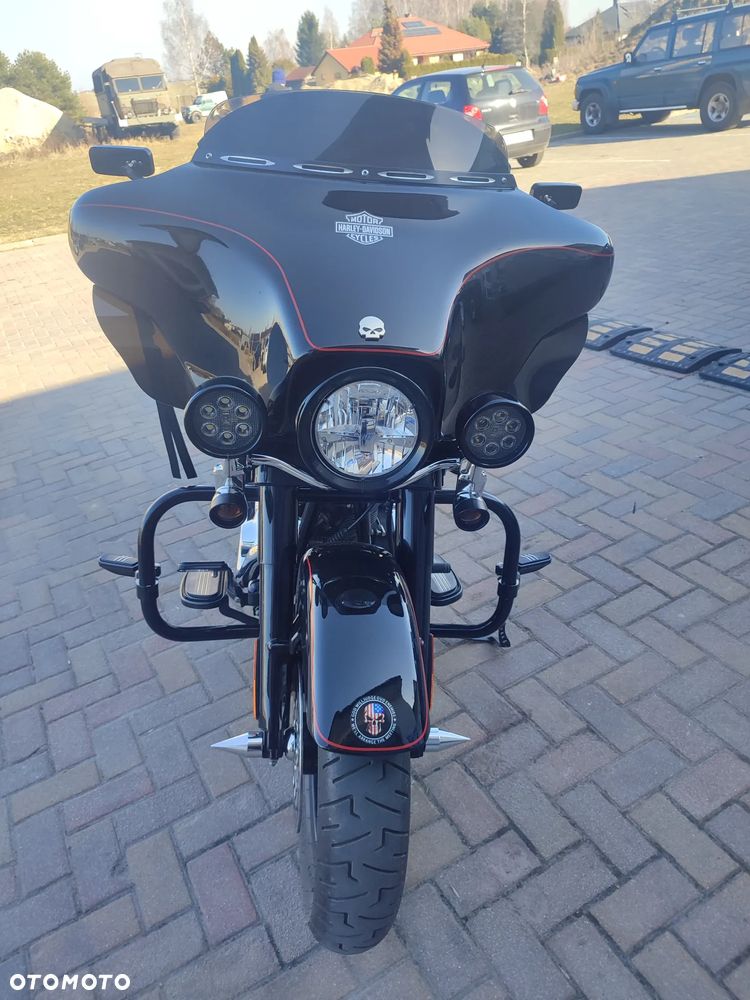 Harley-Davidson Touring Street Glide - 2