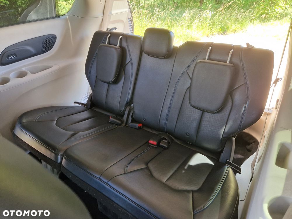 Chrysler Pacifica - 18