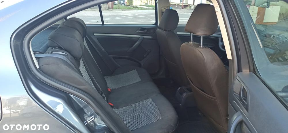 Skoda Octavia 1.6 Tour - 23