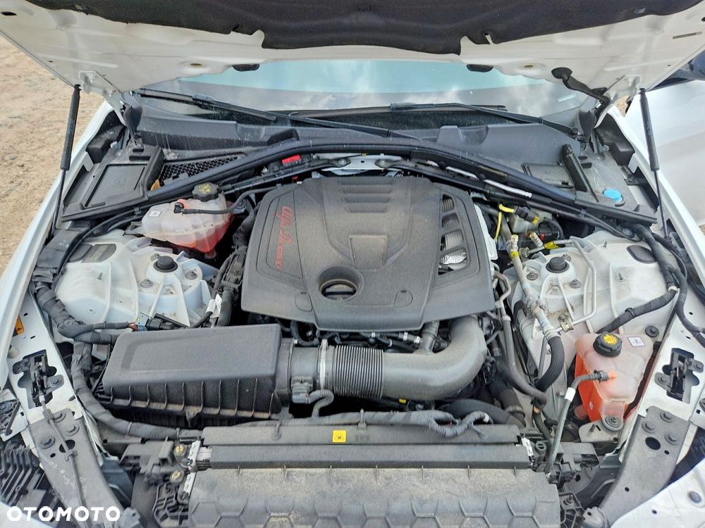 Alfa Romeo Giulia 2.0 Turbo 16V AT8 Veloce Ti - 9