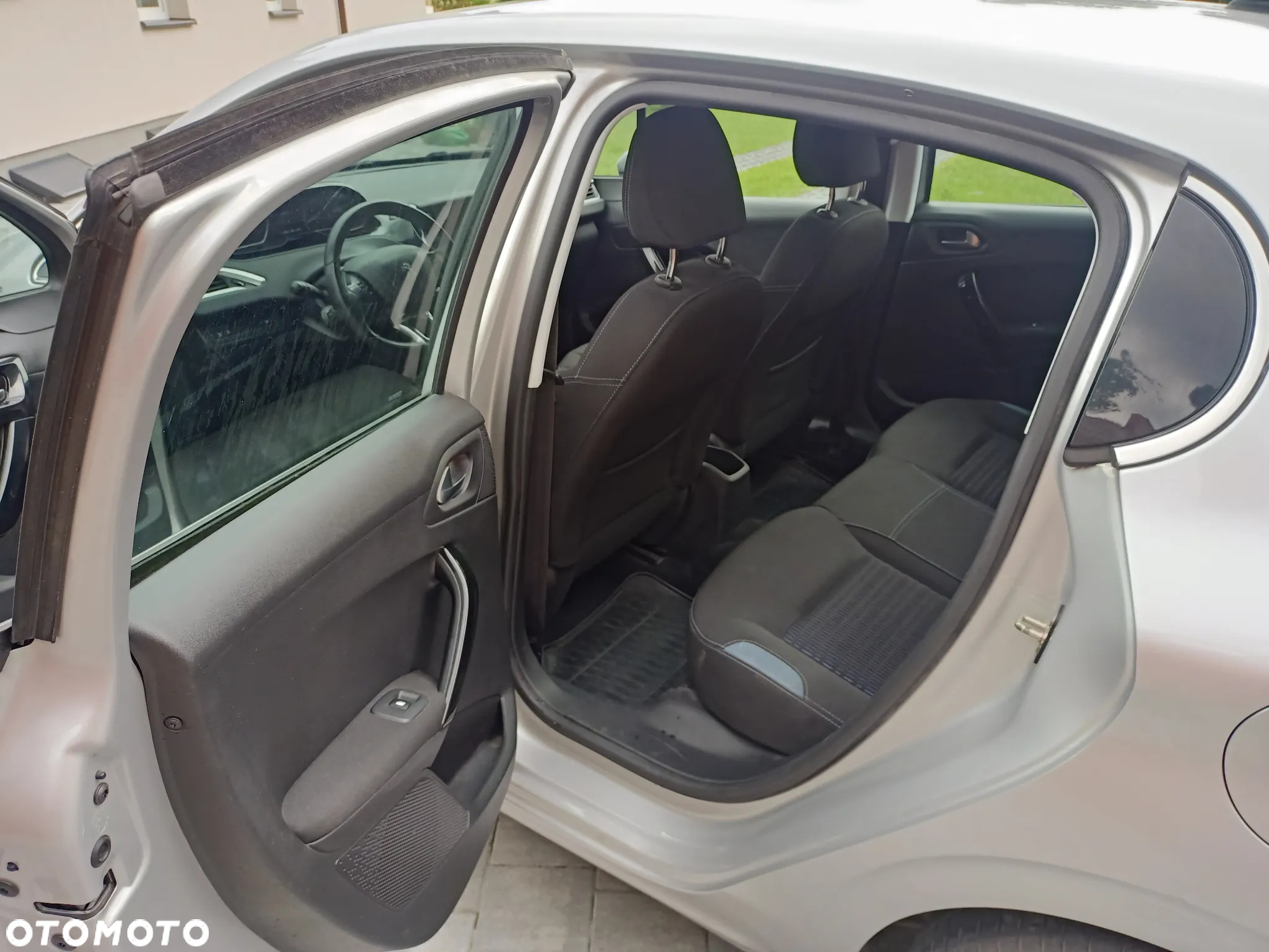 Peugeot 208 1.2 VTi Allure - 12