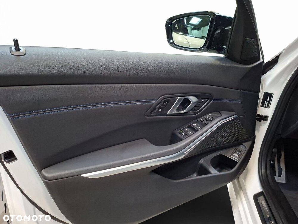 BMW Seria 3 - 12