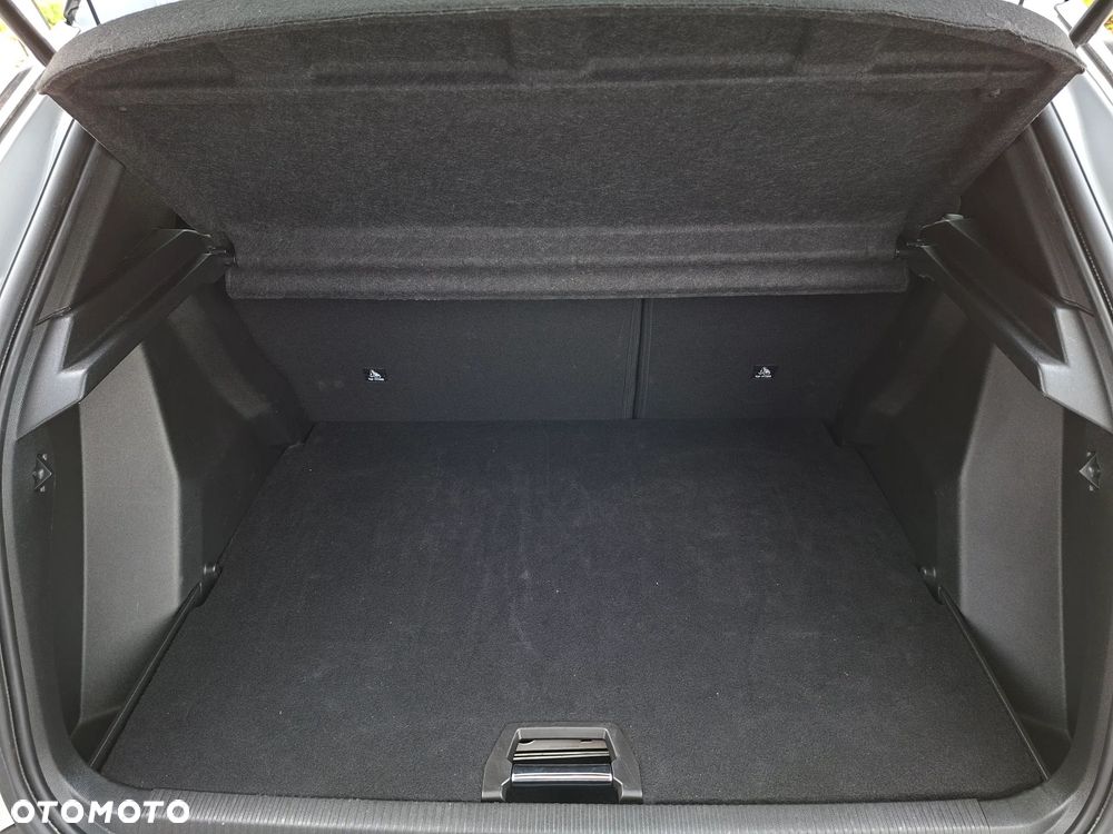 Peugeot 2008 Hybrid 136 e-DSC GT - 13