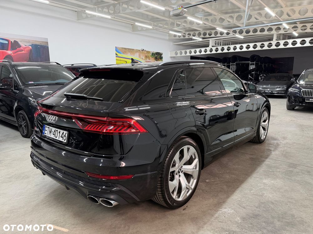 Audi SQ8 - 8