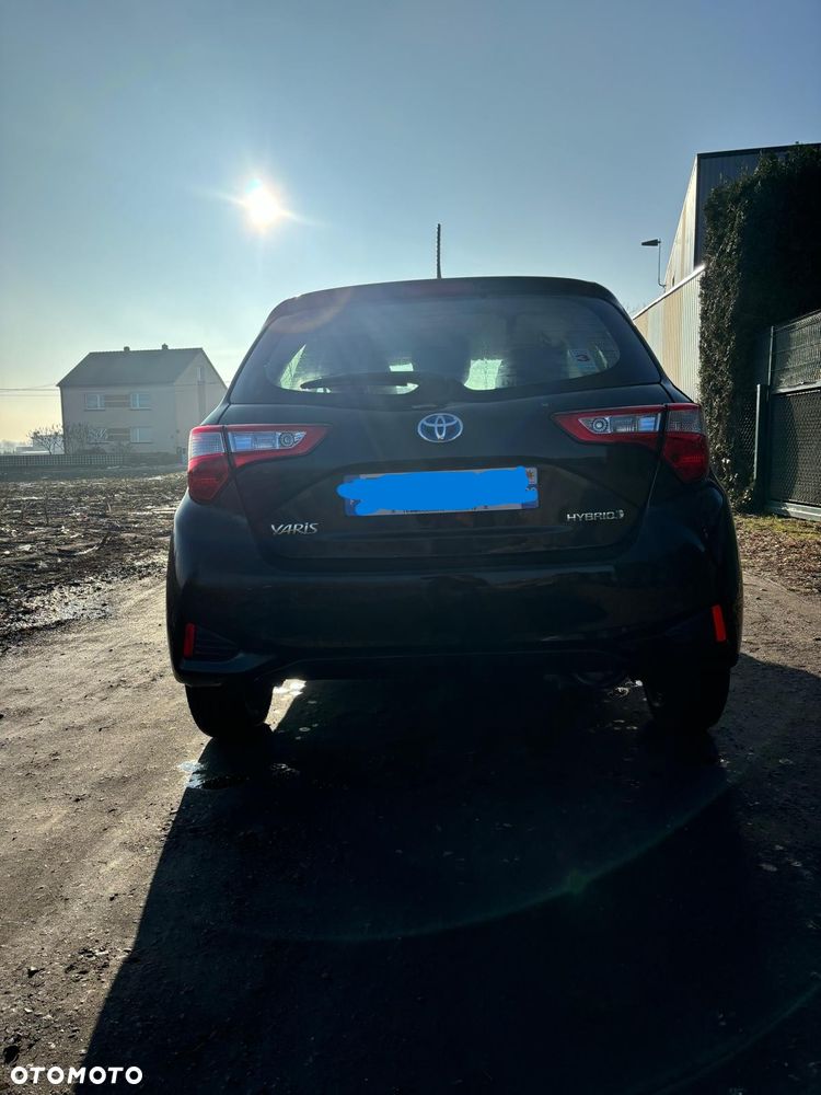Toyota Yaris Hybrid 100 Dynamic - 15