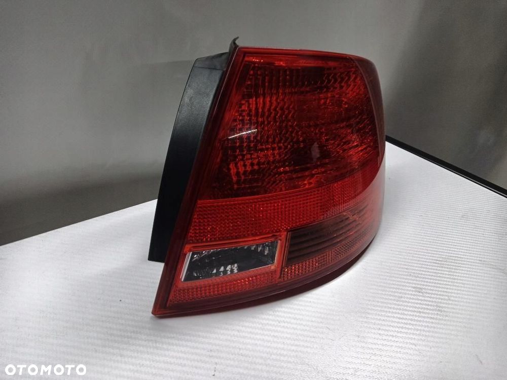 LAMPA TYŁ TYLNA PRAWA AUDI A4 B7 KOMBI 8E945096E - 3
