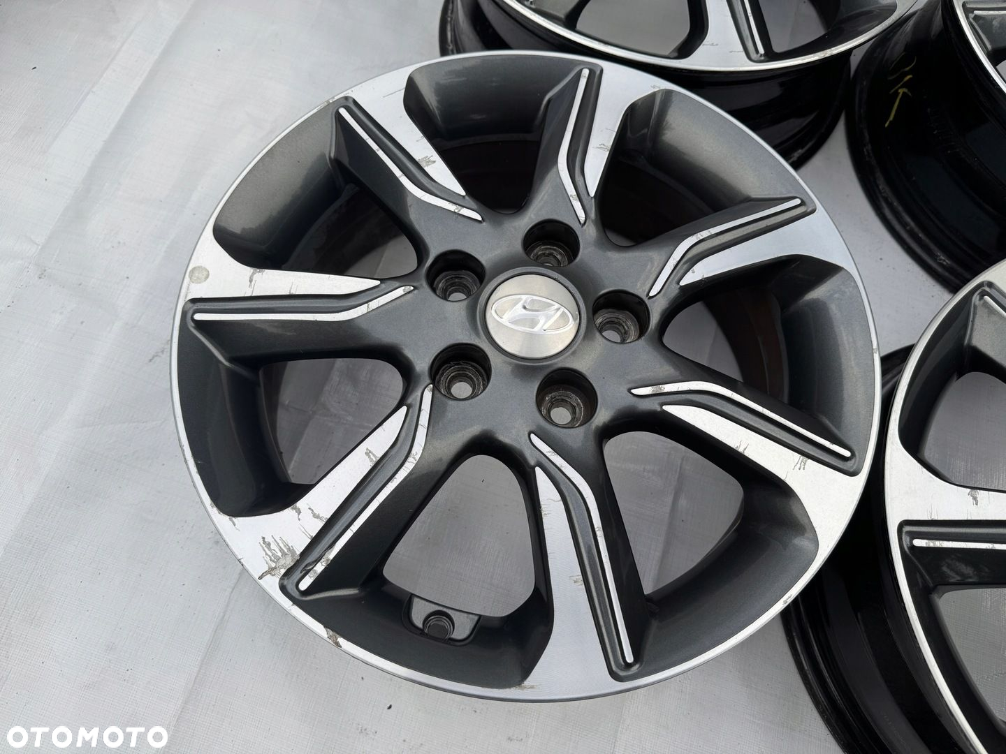 Felgi Hyundai 5x114,3 6J 16" ET51 575 - 5