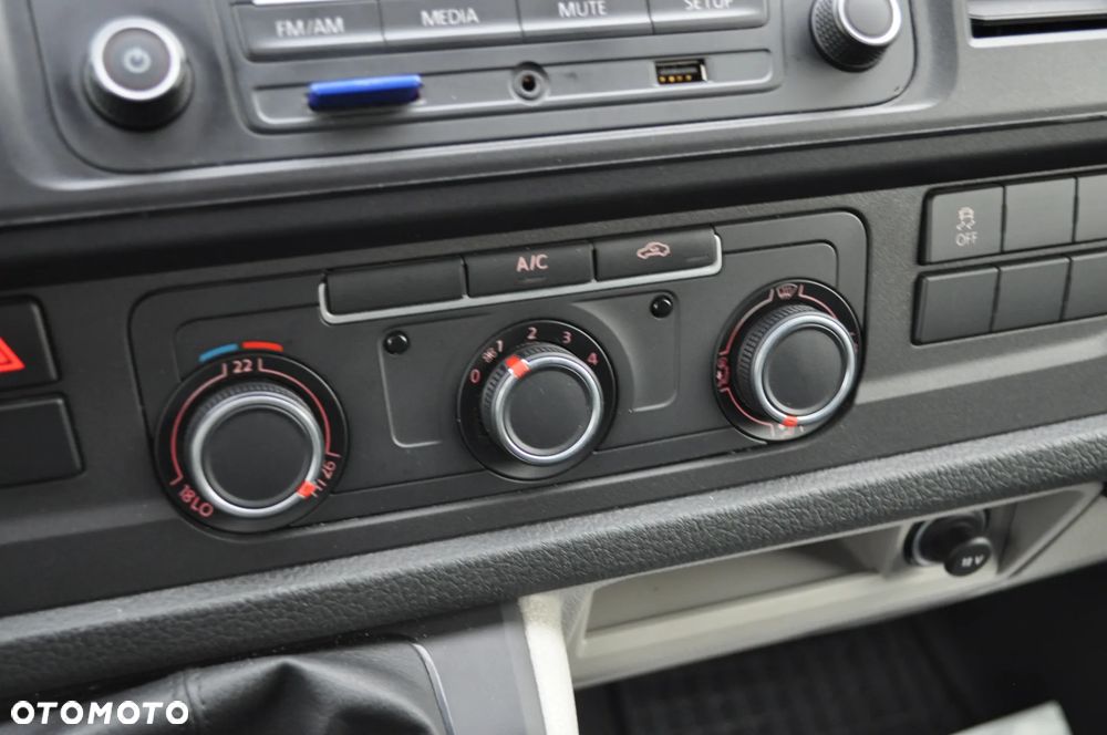 Volkswagen Transporter - 22