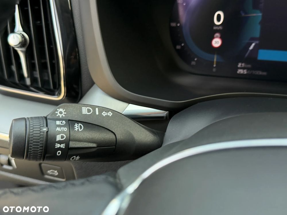 Volvo XC 60 B4 B Momentum Pro - 26