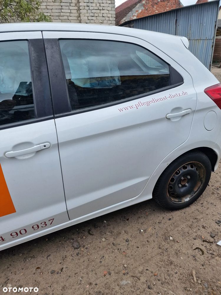 Drzwi  lewy tył ford  ka plus  lift  w  kolorze  KAF - 2
