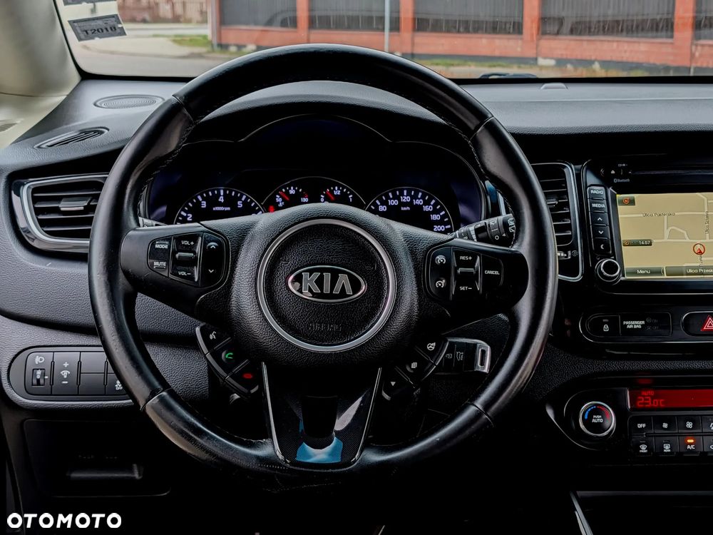 Kia Carens - 31