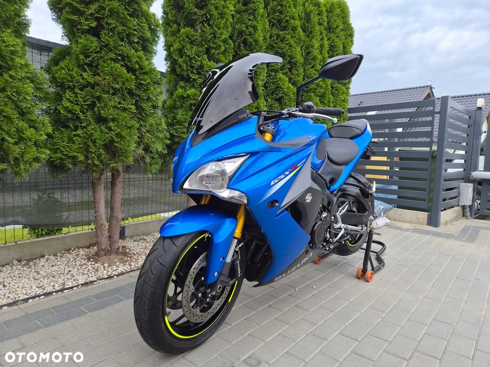 Suzuki GSX - 4