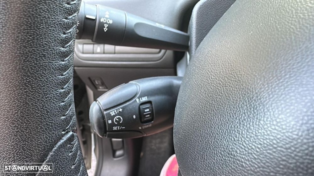 Peugeot 208 1.2 VTi Active - 17