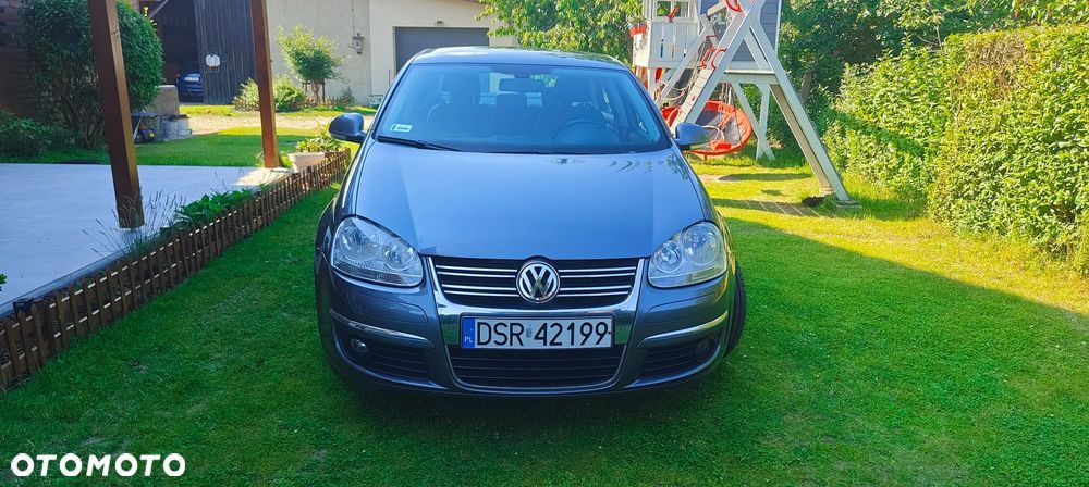 Volkswagen Jetta 2.0 TDI DPF Sportline - 3