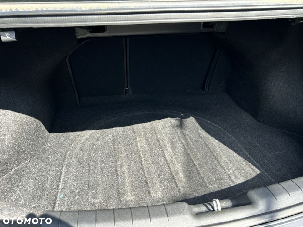 Hyundai Elantra - 9