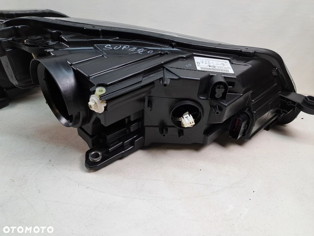 REFLEKTOR LAMPA PRZÓD LEWA PRAWA XENON SKODA SUPERB III - 15